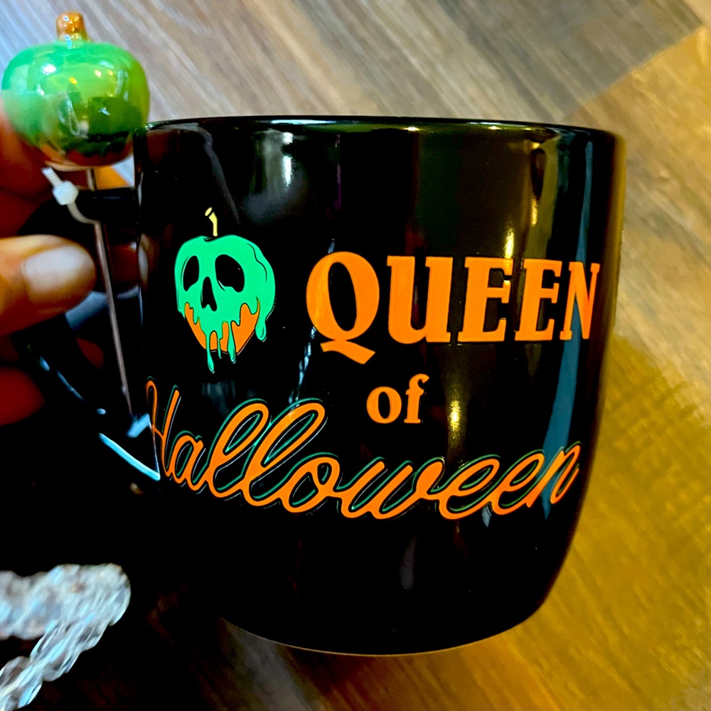 Disney NEW “Queen of Halloween”evil Queen poison apple mug with stirrer - Picture 2 of 5